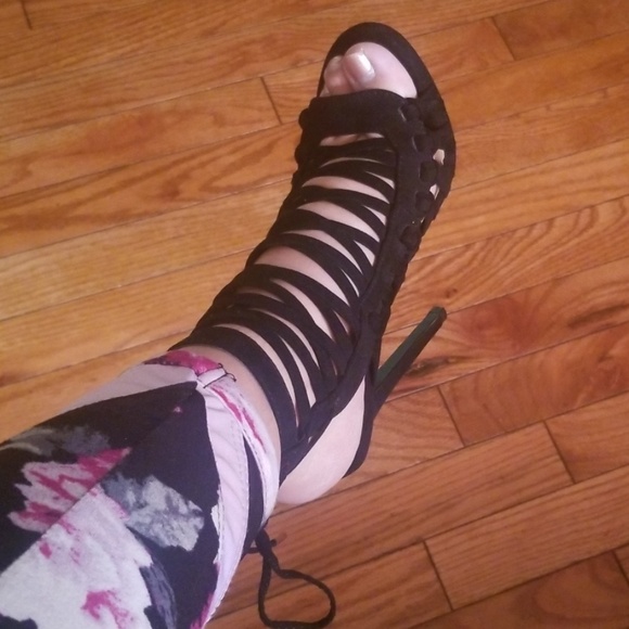 Heels - Picture 3 of 4